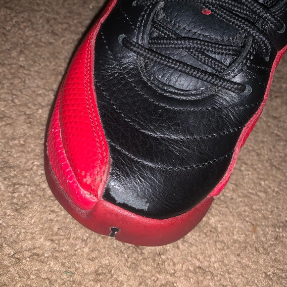Jordan Retro 12 Flu Games - Picture 4 of 4